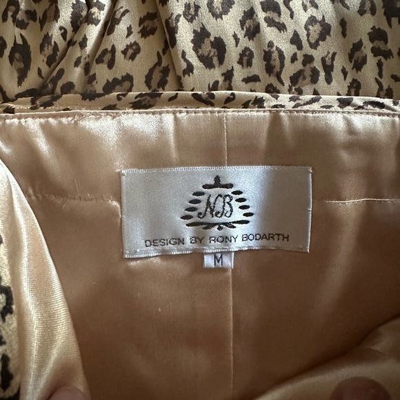 Leopard print gown with matching shawl - Picture 9 of 11